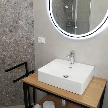 Tre Leoni Apartment